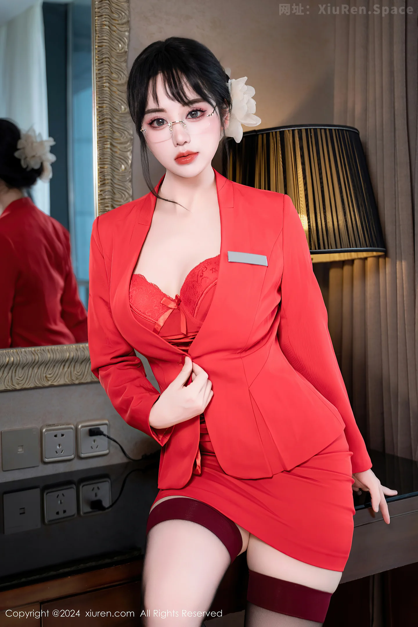 图片[6]-[XiuRen秀人网]VOL.8360 模特汐汐爱吃草莓性感红色情趣内衣配黑丝袜秀惹火身材诱惑写真60P-秀人网官方网站